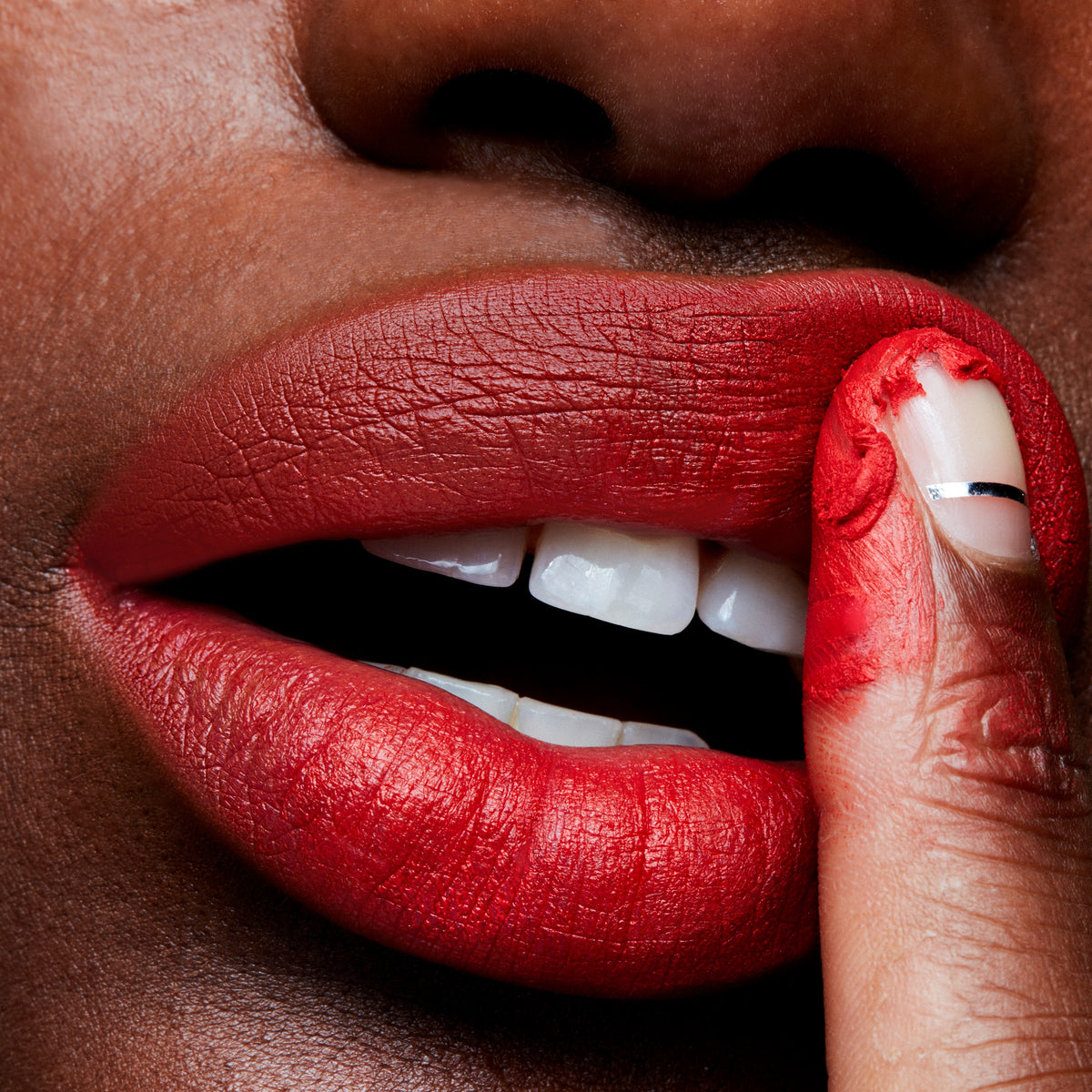 Retro Matte Lipstick, 3.0 g, Dangerous, Model, deep