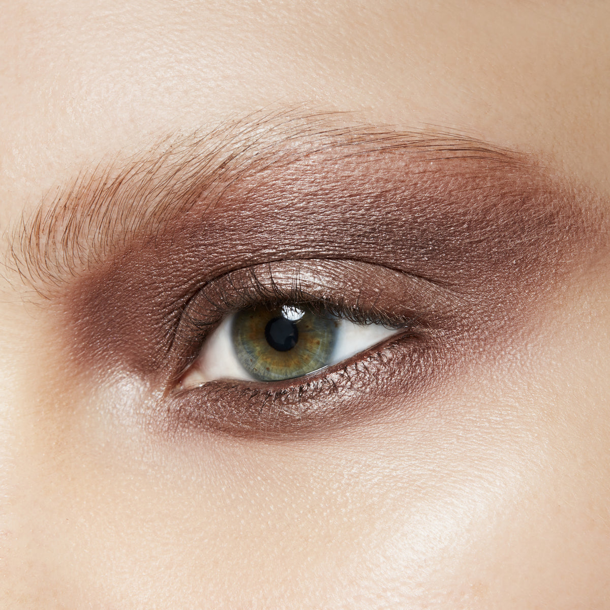 Eyeshadow, 1.5 g, Satin Taupe, Model, light
