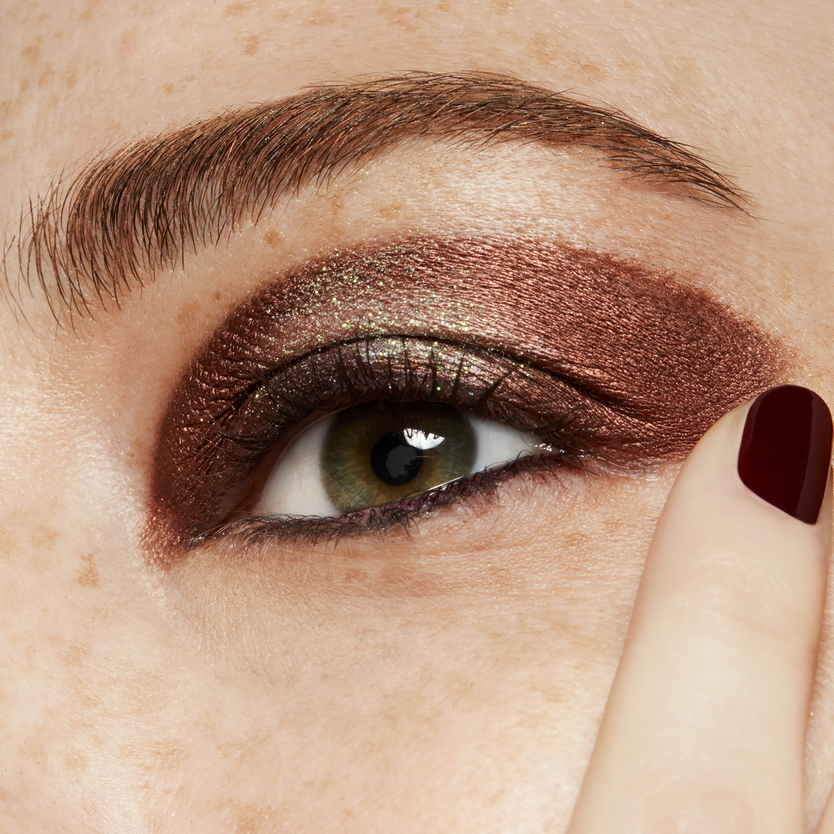 Eyeshadow, 1.3 g, Antiqued, Model, light