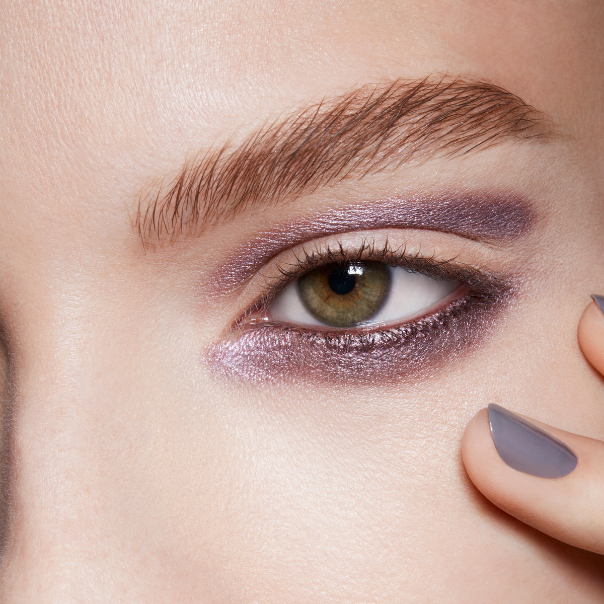 Extra Dimension Eyeshadow, 1.3 g, Smoky Mauve, Model, light