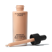 Studio Waterweight SPF 30 Foundation, 30.0 ml, NW22, Product Shot