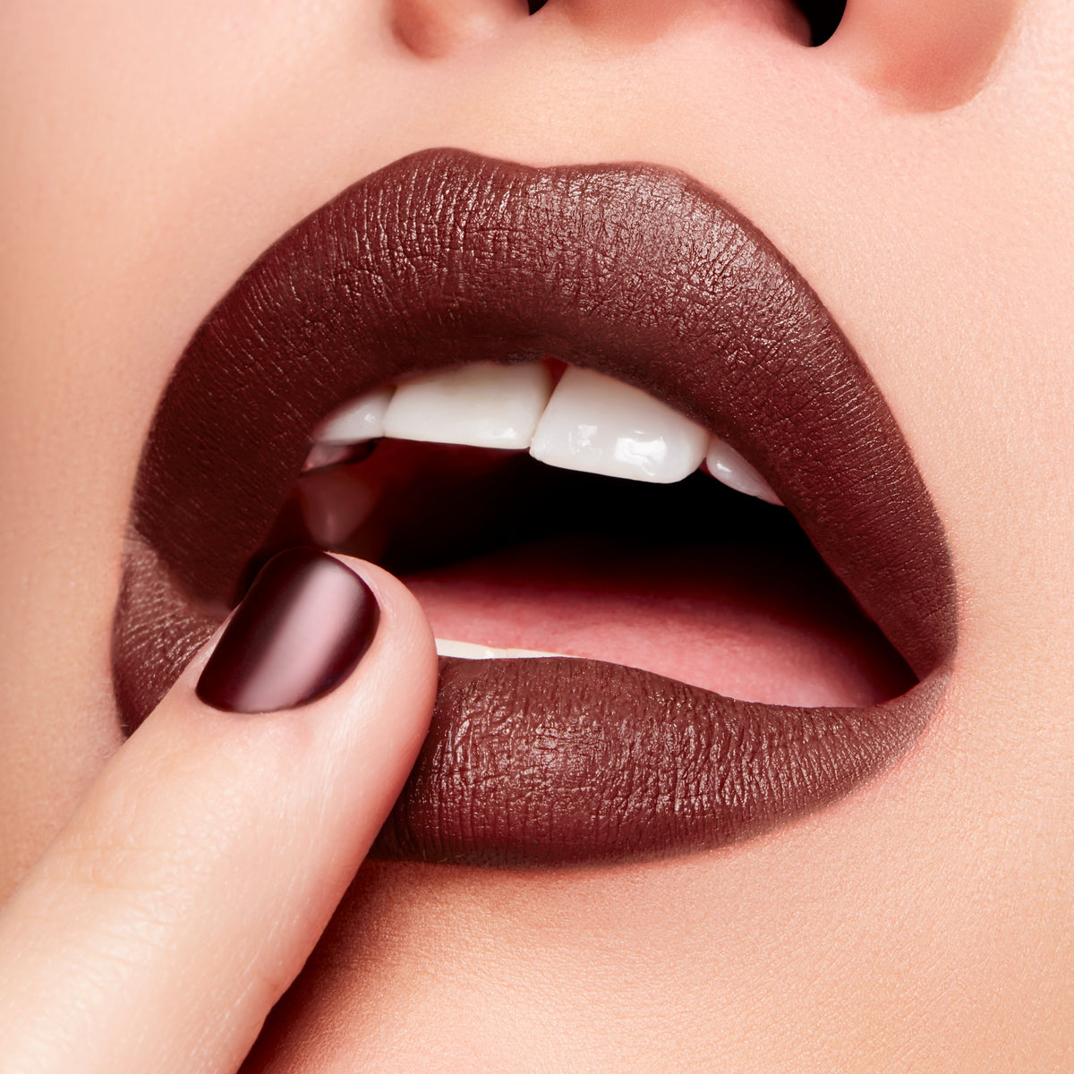 Powder Kiss Velvet Blur Slim Stick, 2.0 g, Love Clove, Model, light