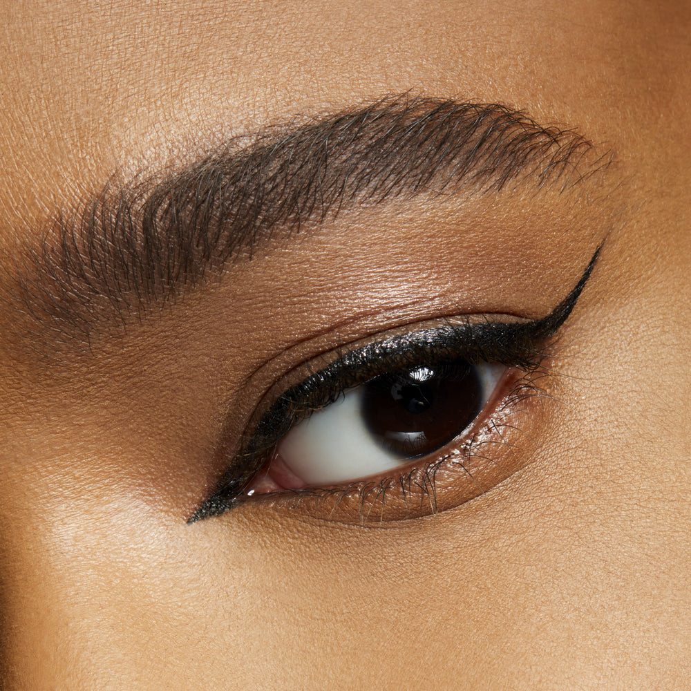 Brushstroke 24-Hour Liner, 0.67 g, Brushblack, Model