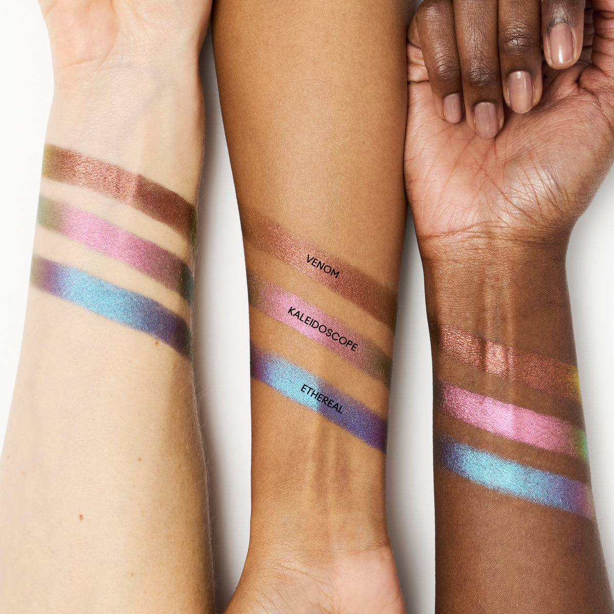 Shadeshift Chrome Eyeshadow, 1.0 g, Ethereal, Model