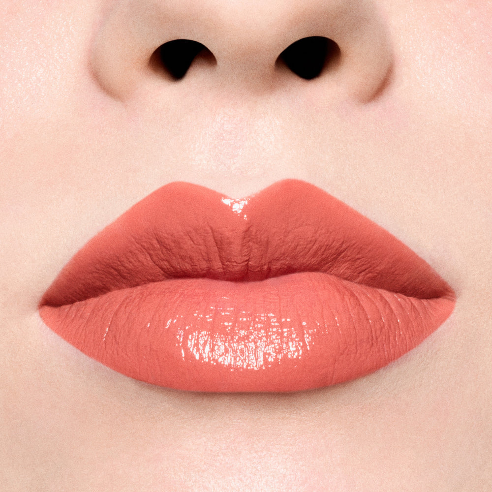 M·A·Cximal Sleek Satin Lipstick / Gift M·A·C, 3.5 g, Cafe Mocha Latte, Model, light