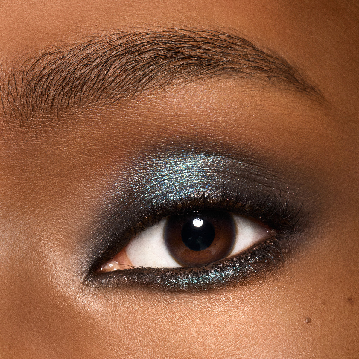 Smoke + Ice Eye Shadow Duo / Gift M·A·C, 2.0 g, Smoke + Sequins, Model, deep