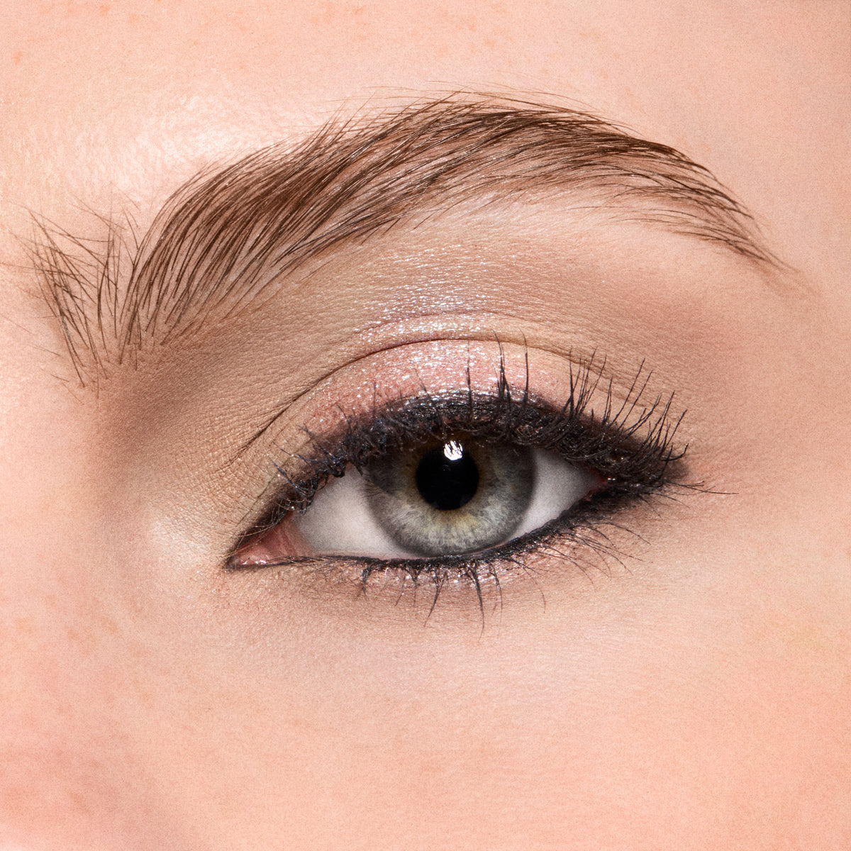 Smoke + Ice Eye Shadow Duo / Gift M·A·C, 2.0 g, Luxe + Luminous, Model, light