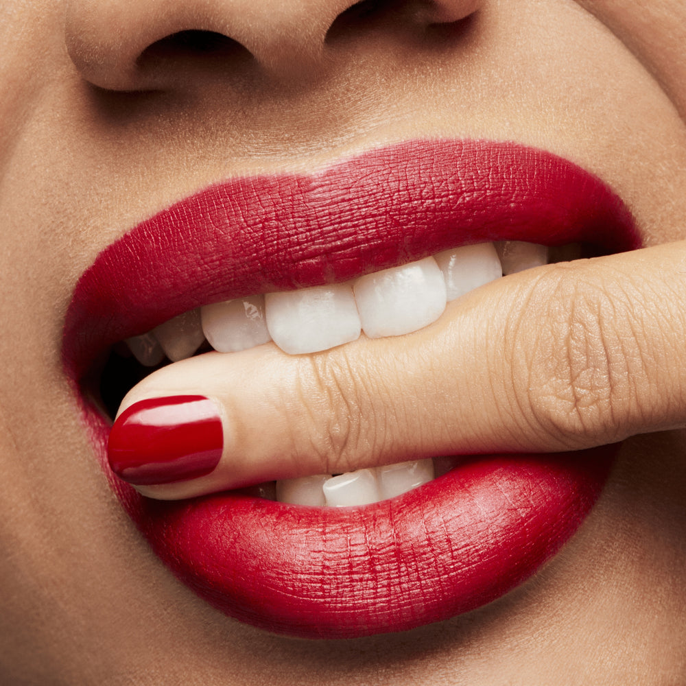 Retro Matte Lipstick, 3.0 g, Ruby Woo, Model, medium