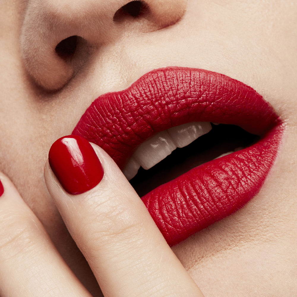 Retro Matte Lipstick, 3.0 g, Ruby Woo, Model, light