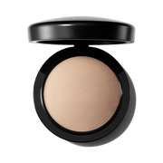 Mineralize Skinfinish Natural, 10.0 g, Light, Product Shot