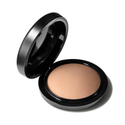 Mineralize Skinfinish Natural, 10.0 g, Medium Dark, Product Shot