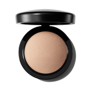 Mineralize Skinfinish Natural, 10.0 g, Light Plus, Product Shot