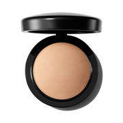 Mineralize Skinfinish Natural, 10.0 g, Medium Tan, Product Shot