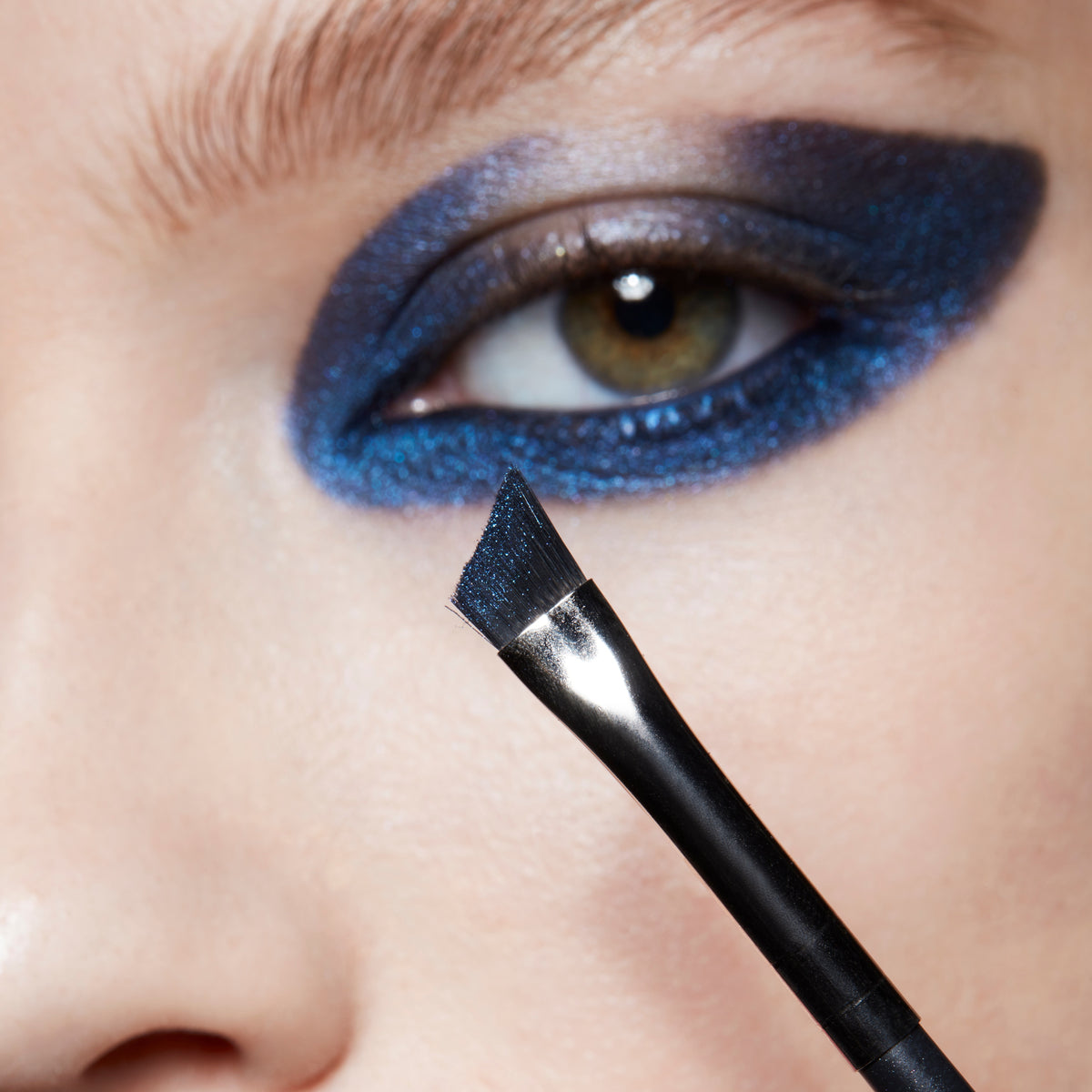 Extra Dimension Eyeshadow, 1.3 g, Lunar, Model, light