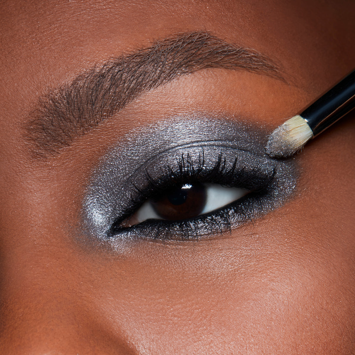 Extra Dimension Eyeshadow, 1.3 g, Evening Grey, Model, deep