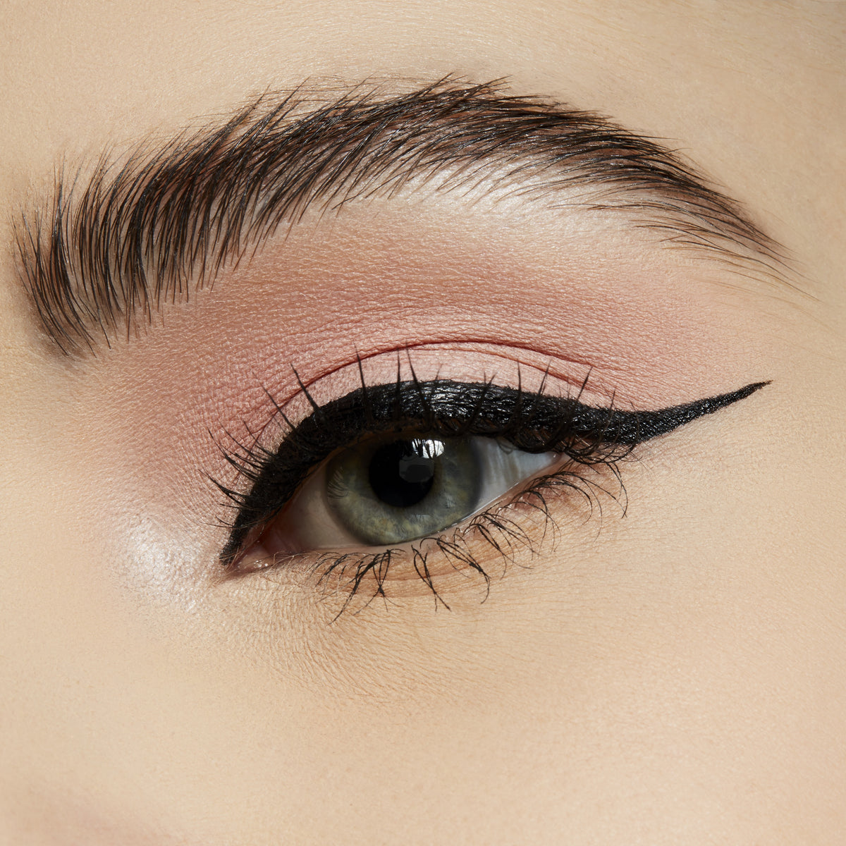Powder Kiss Soft Matte Eyeshadow, 1.5 g, Felt Cute, Model, light