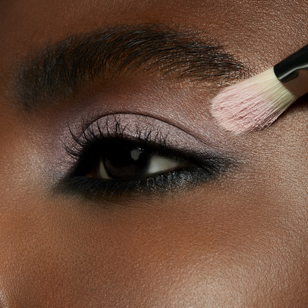 Powder Kiss Soft Matte Eyeshadow, 1.5 g, Felt Cute, Model, deep