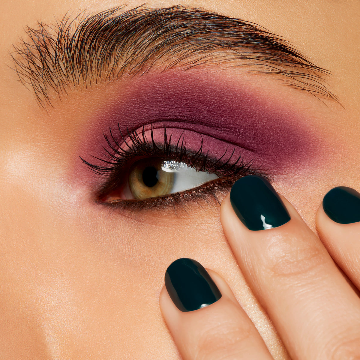 Powder Kiss Soft Matte Eyeshadow, 1.5 g, Lens Blur, Model, medium