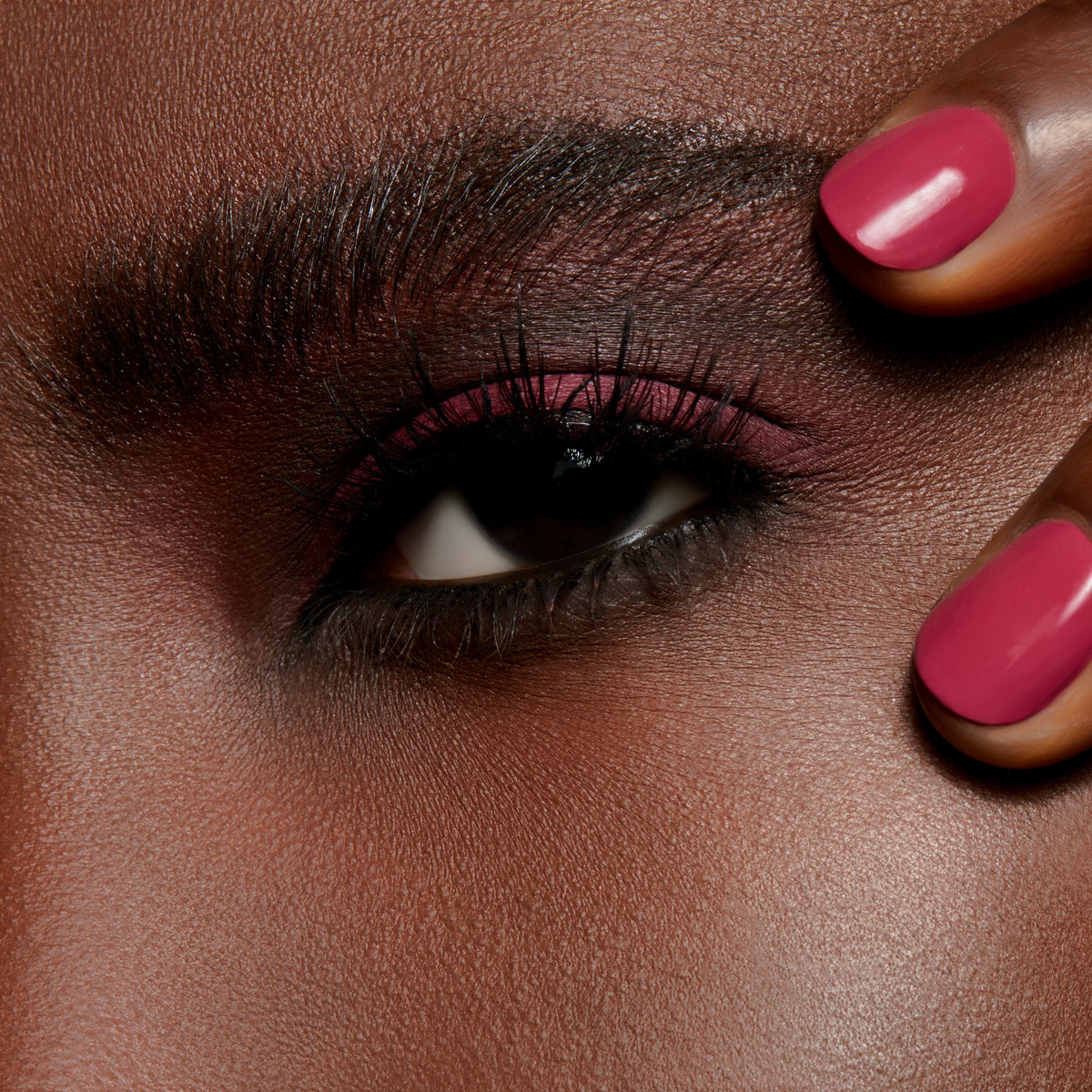 Powder Kiss Soft Matte Eyeshadow, 1.5 g, Fall In Love, Model, deep