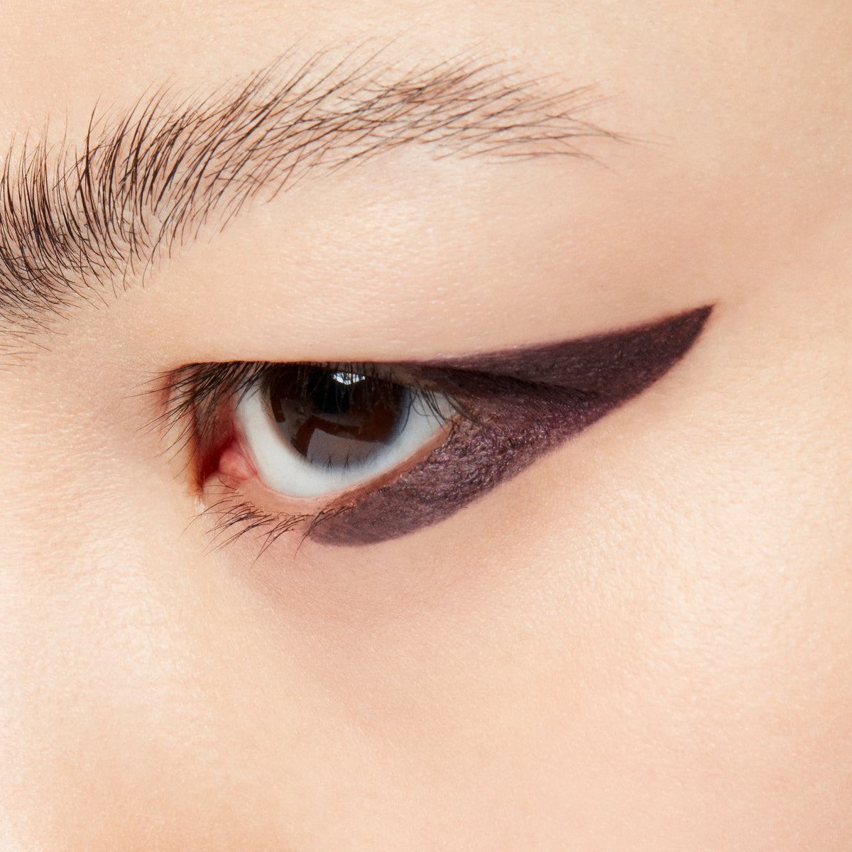 Colour Excess Gel Pencil Eyeliner, 0.35 g, Graphic Content, Model, light