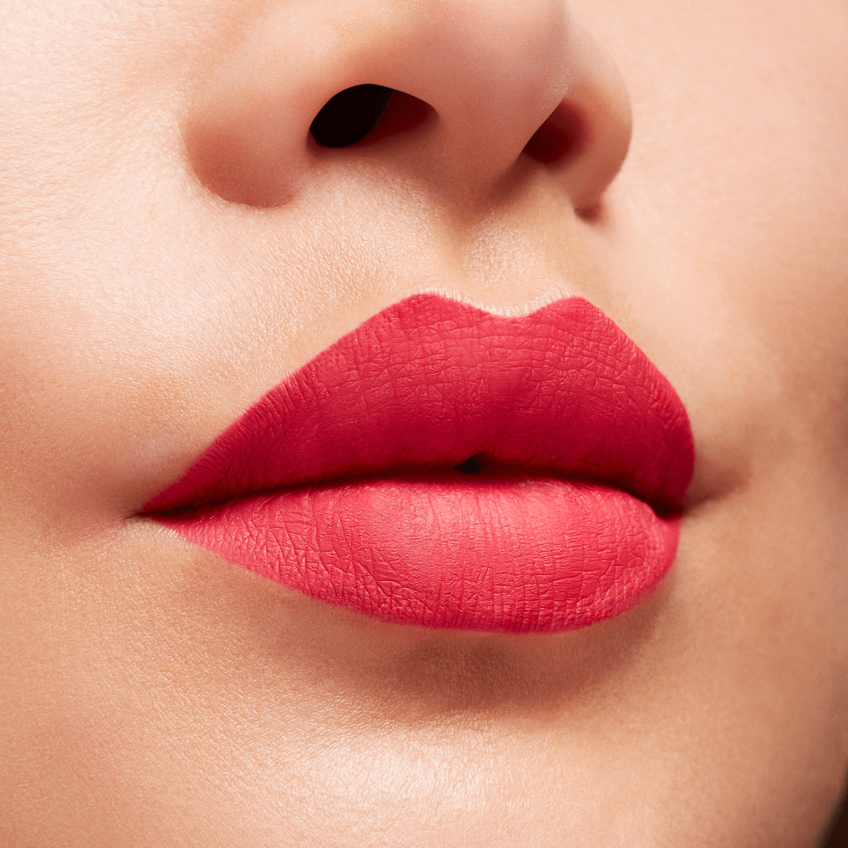 M·A·C Locked Kiss Ink™ 24HR Lipcolour, 4.0 ml, Hyperbole, Model, light