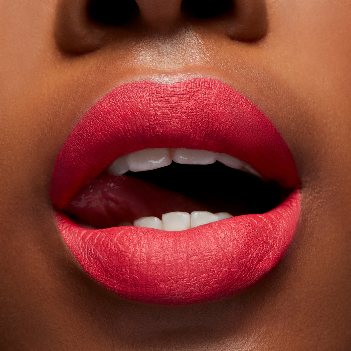 M·A·C Locked Kiss Ink™ 24HR Lipcolour, 4.0 ml, Hyperbole, Model, deep