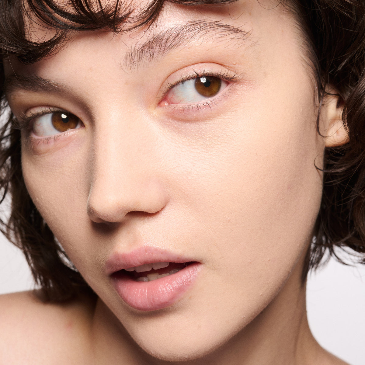 Mineralize Skinfinish Natural, 10.0 g, Light Plus, Model