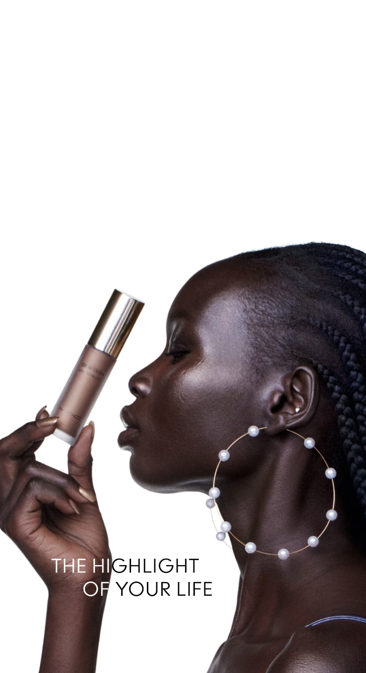 Black model holding MAC Skinfinish Lightstruck Liquid Highlighter