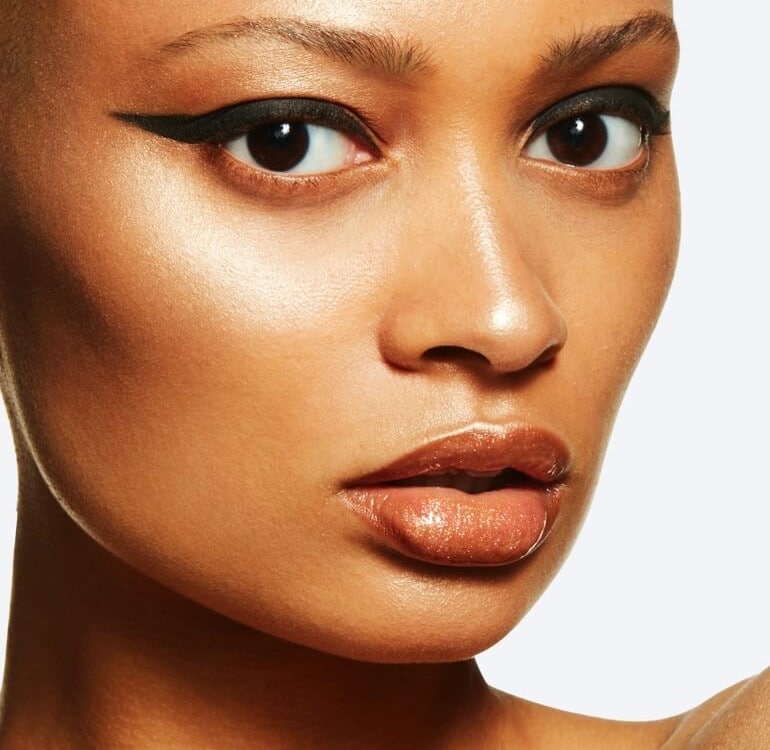 Extreme Bold Winged Eyeliner Look