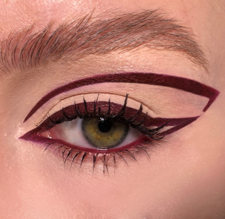 Graphic Eyeliner Look For Green Eyes