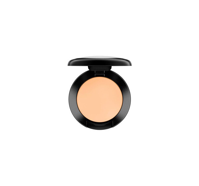 Mac Cosmetics Uk Studio Finish Spf 35 Concealer In Nc35