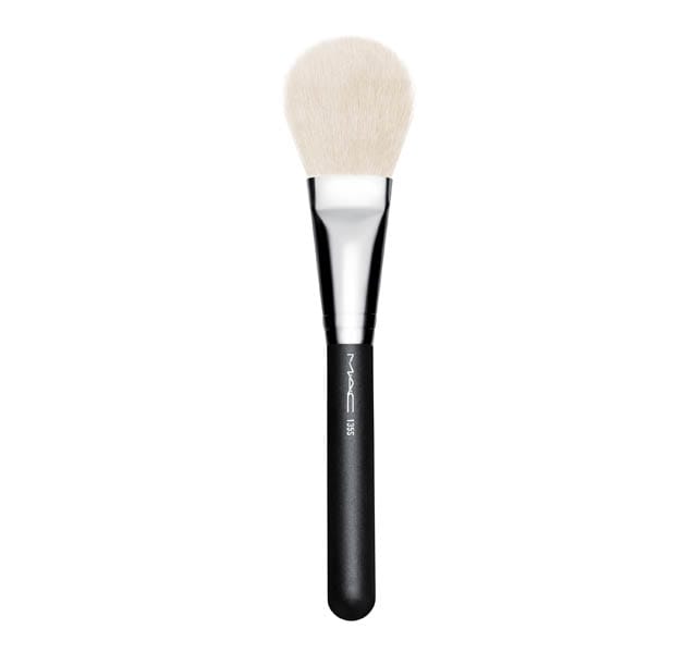 MAC COSMETICS UK 135S LARGE FLAT POWDER FACE BRUSH IN BLACK